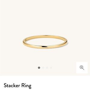 Mejuri Solid Gold Stacker Ring sz. 8